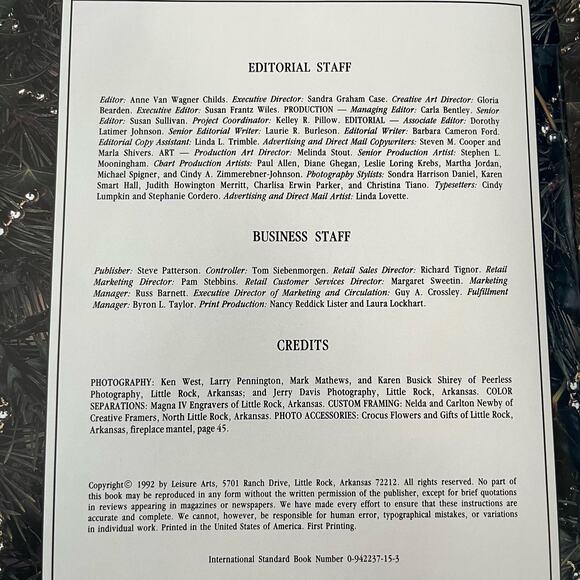 O Christmas Tree (Christmas Remembered, Book 4) by Leisure Arts - Picture 3 of 6